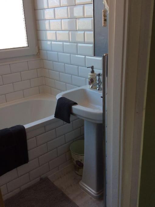 Lovely Semi-Beach 2X Pubs -5 Min Walk-Pets Welcome-Parking-Garden Scalby  Eksteriør billede